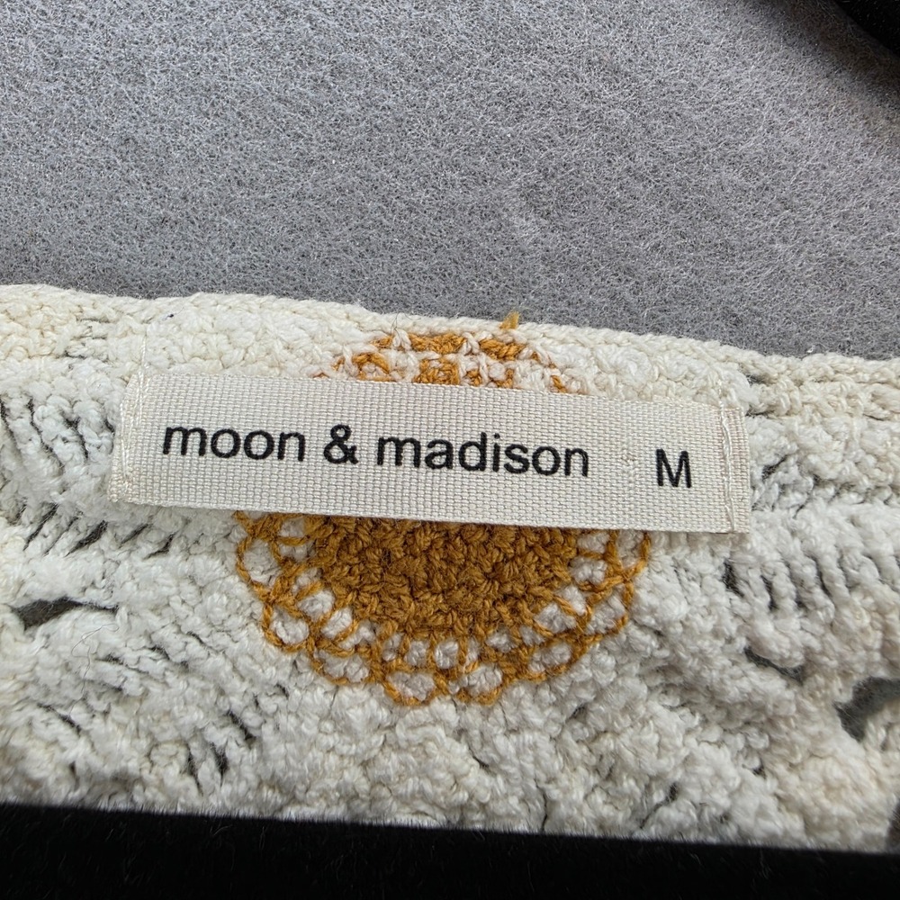 Moon & Madison Crochet Daisy Crop Cardigan Sweater Bohemian Long Sleeve Md - Picture 7 of 11